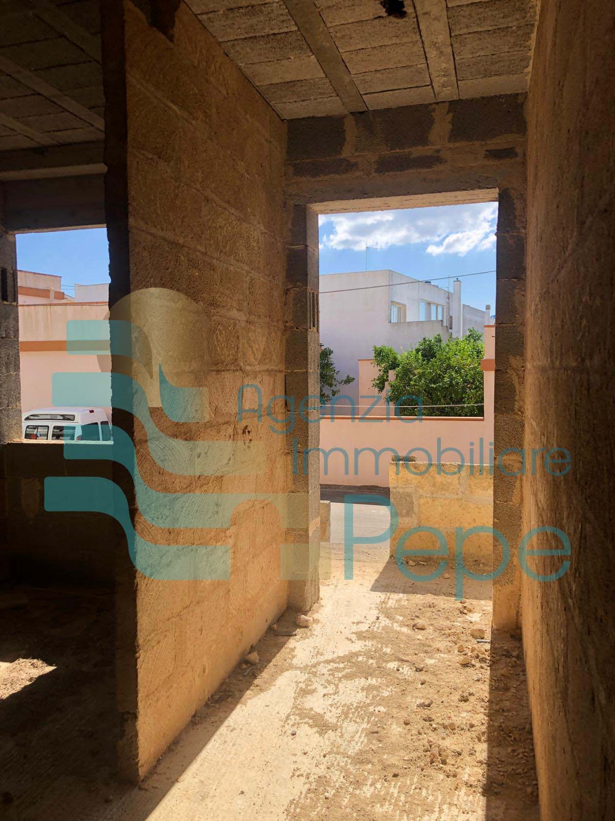 Appartamento a rustico piano rialzato con garage