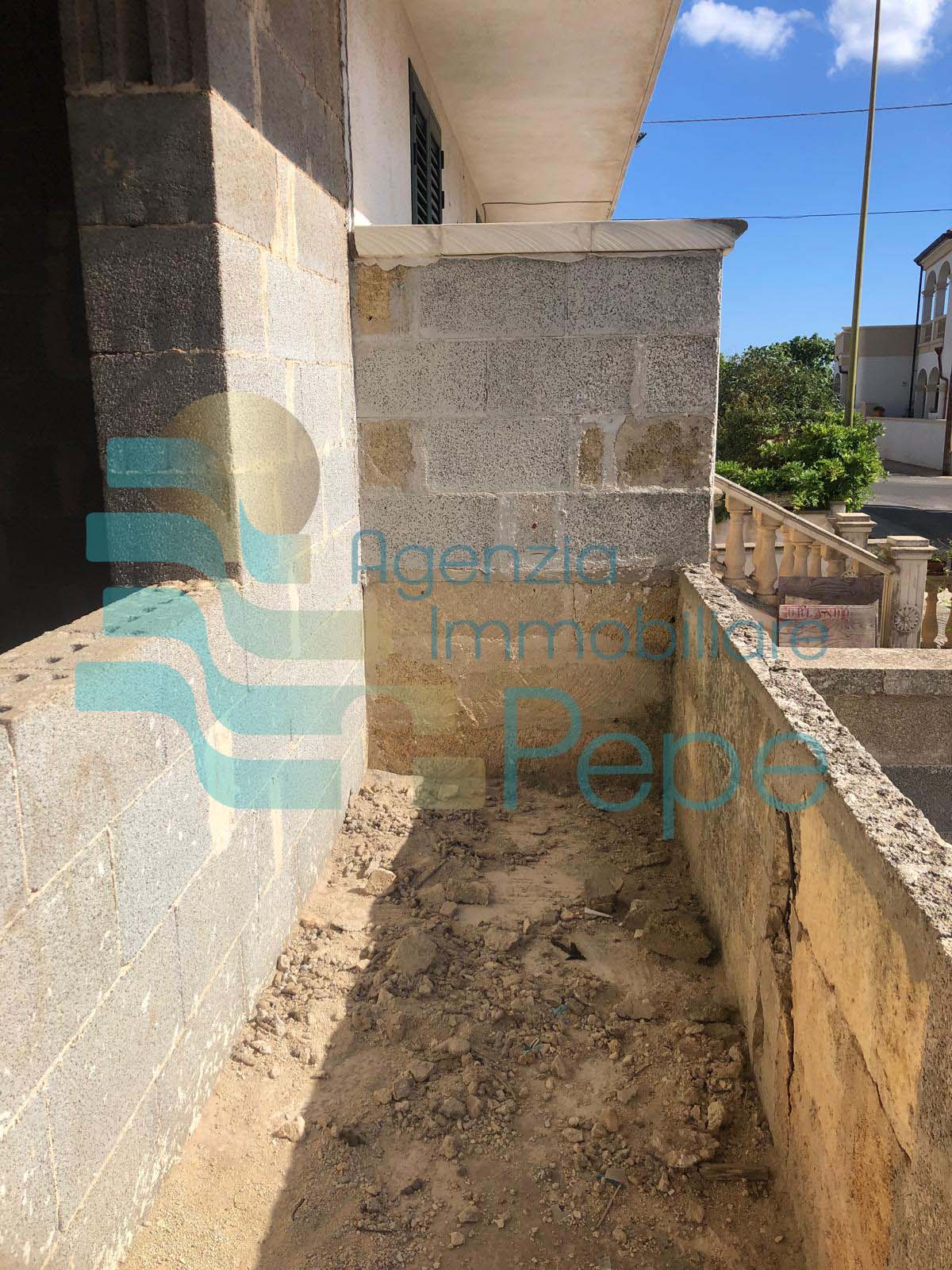 Appartamento a rustico piano rialzato con garage