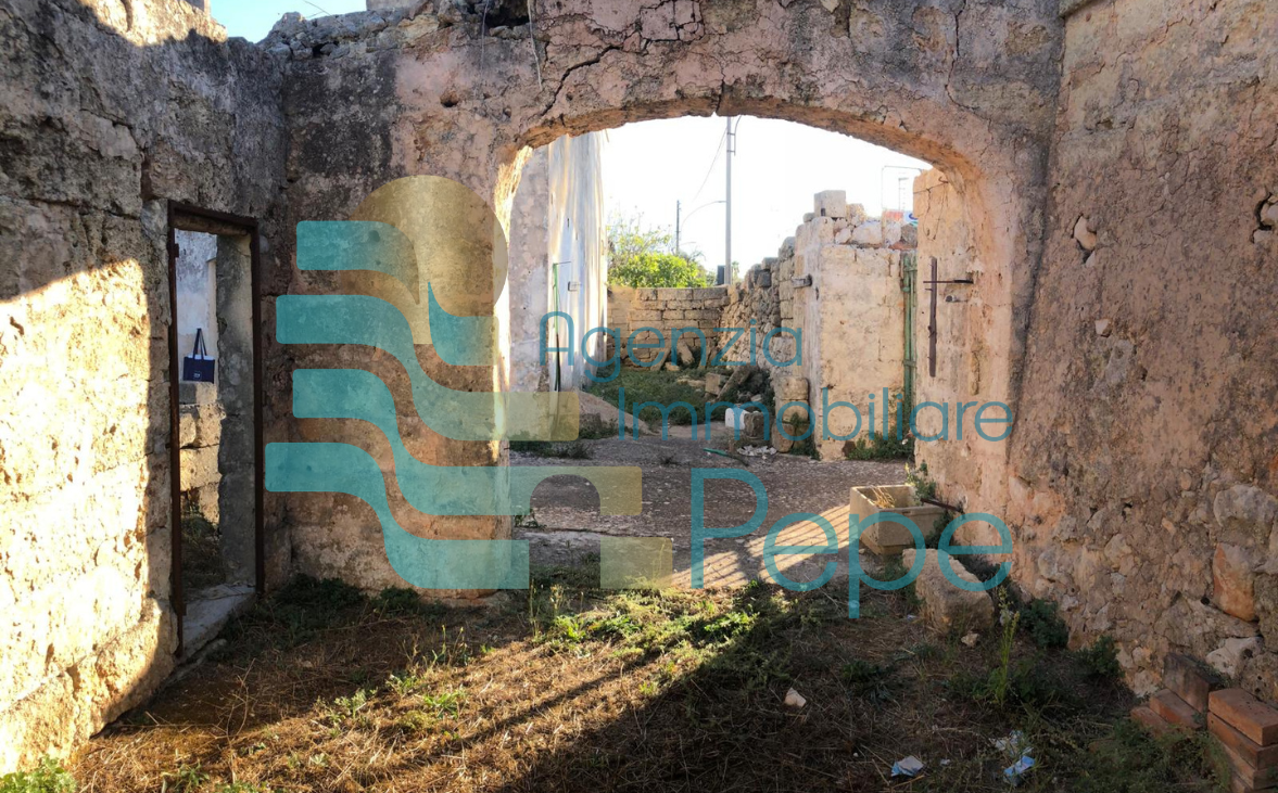 Rustico con volte a stella e terreno